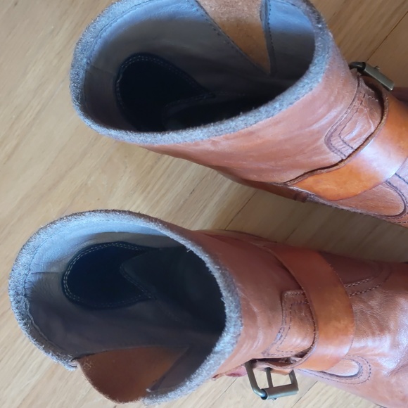 Moma distressed leather ankle boots - Picture 11 of 16